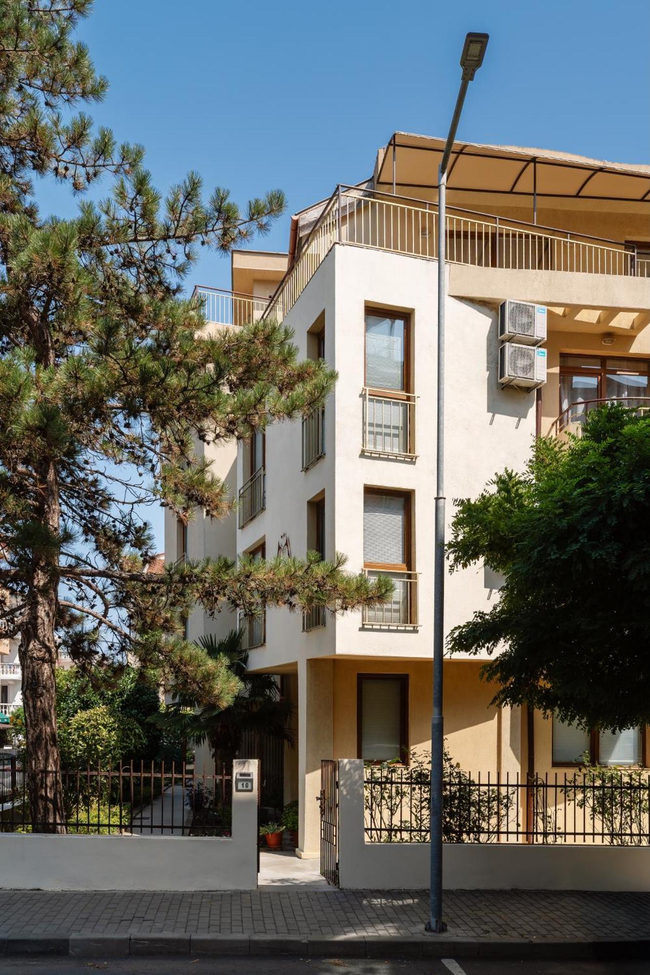 Hotel Milan Primorsko Eksteriør bilde
