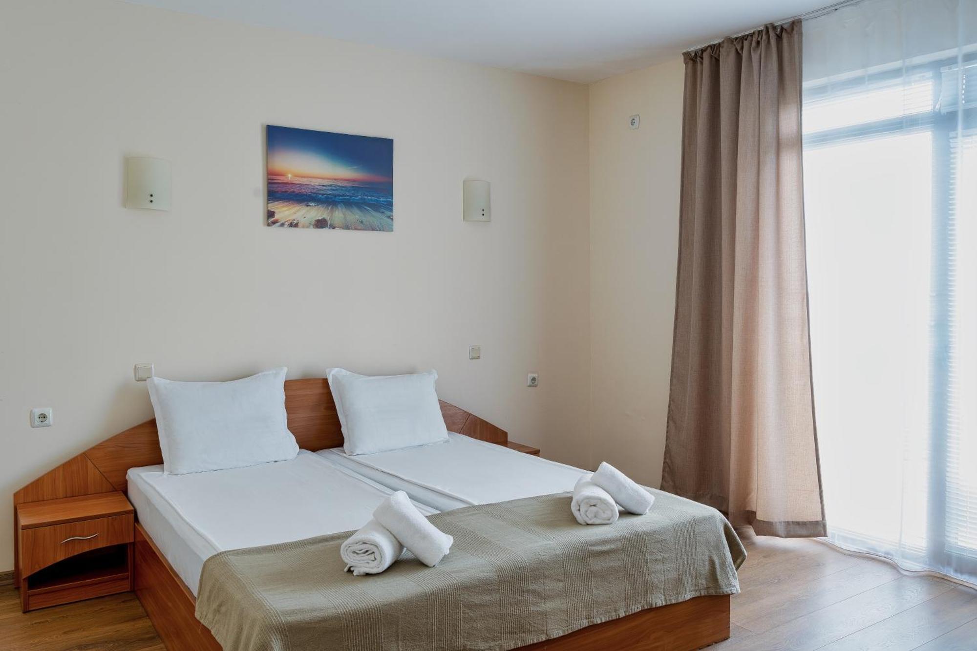 Hotel Milan Primorsko Eksteriør bilde