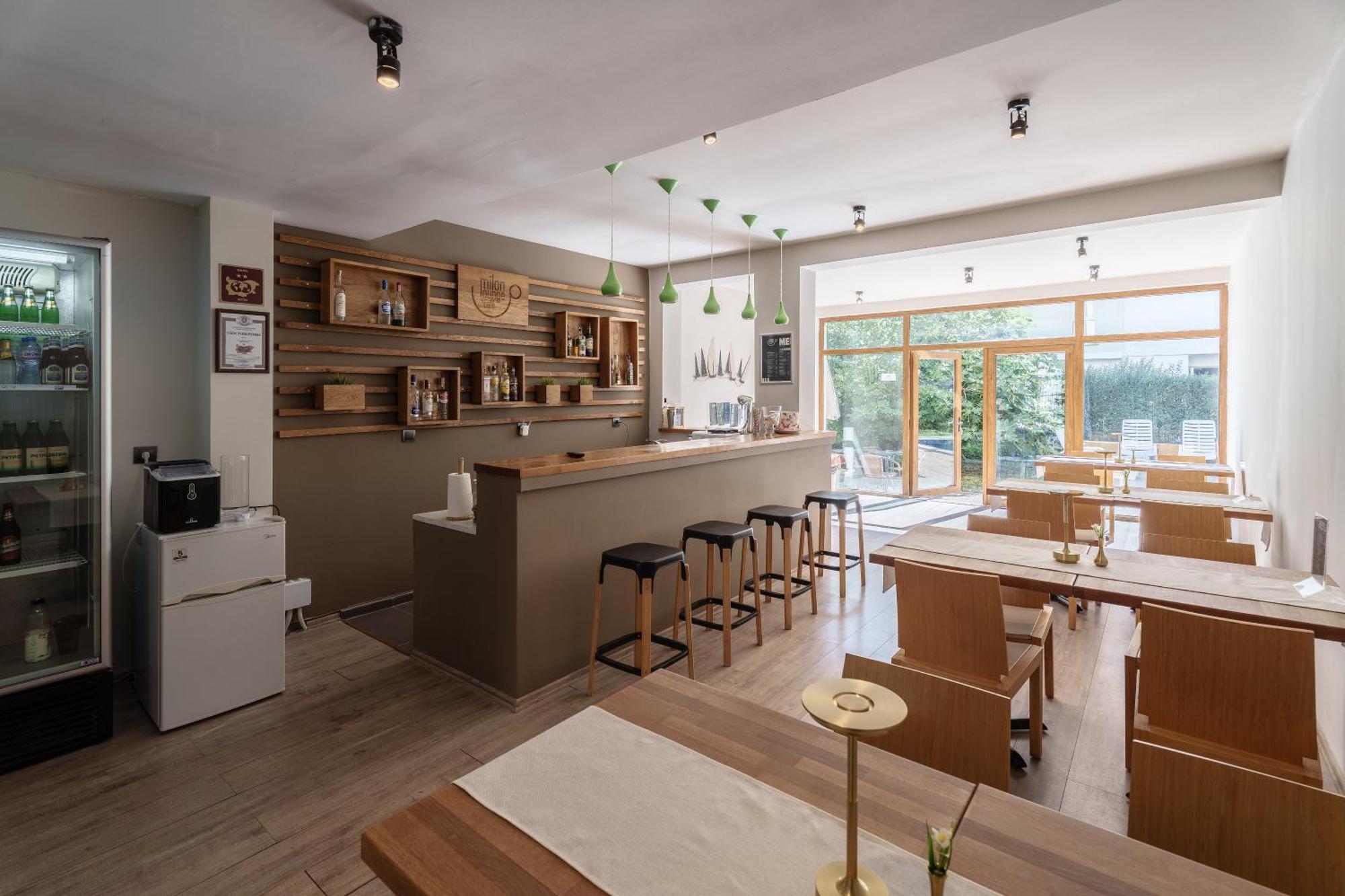 Hotel Milan Primorsko Eksteriør bilde