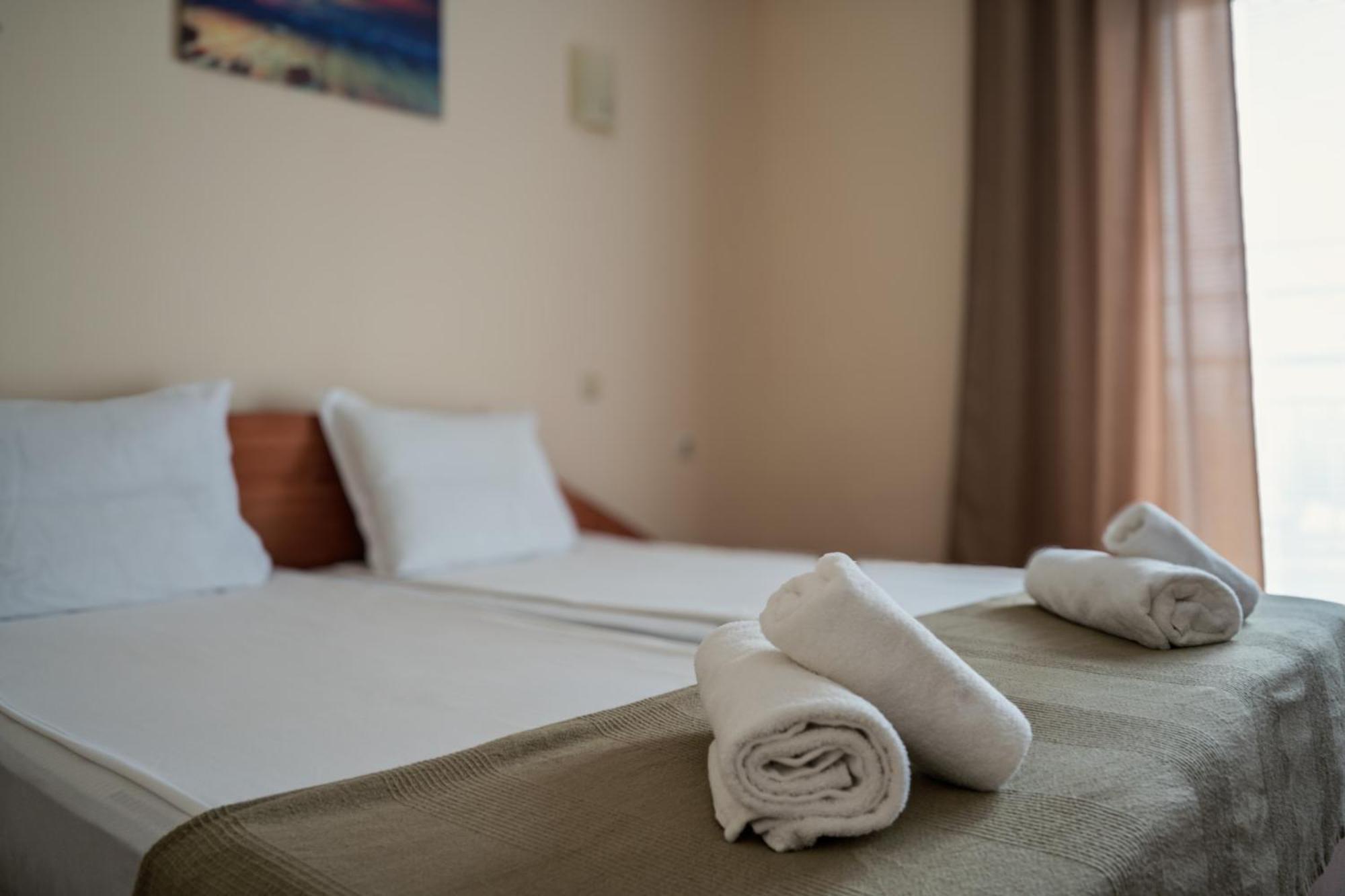 Hotel Milan Primorsko Eksteriør bilde