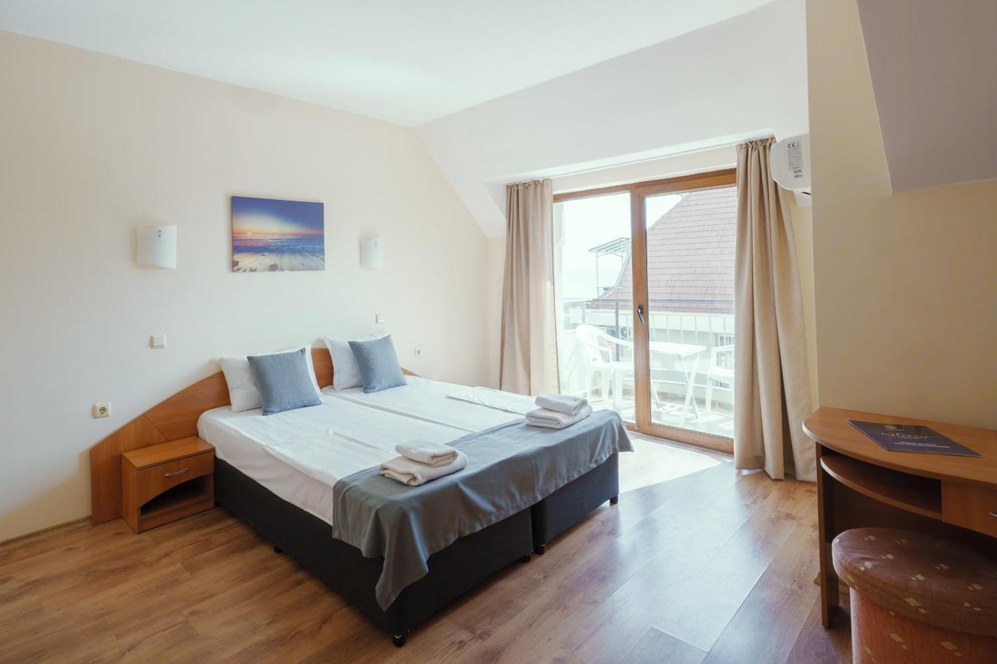Hotel Milan Primorsko Eksteriør bilde