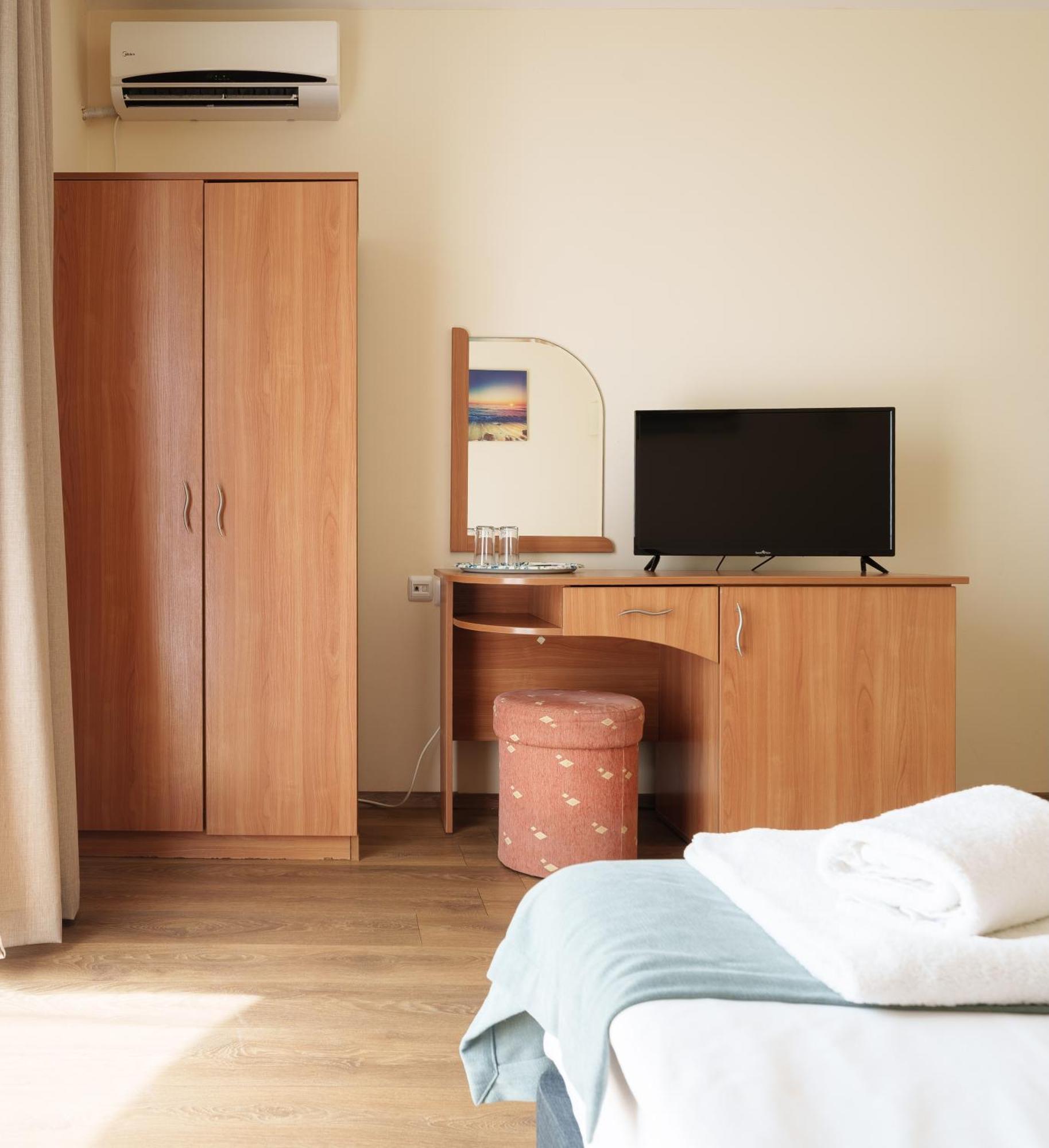 Hotel Milan Primorsko Eksteriør bilde