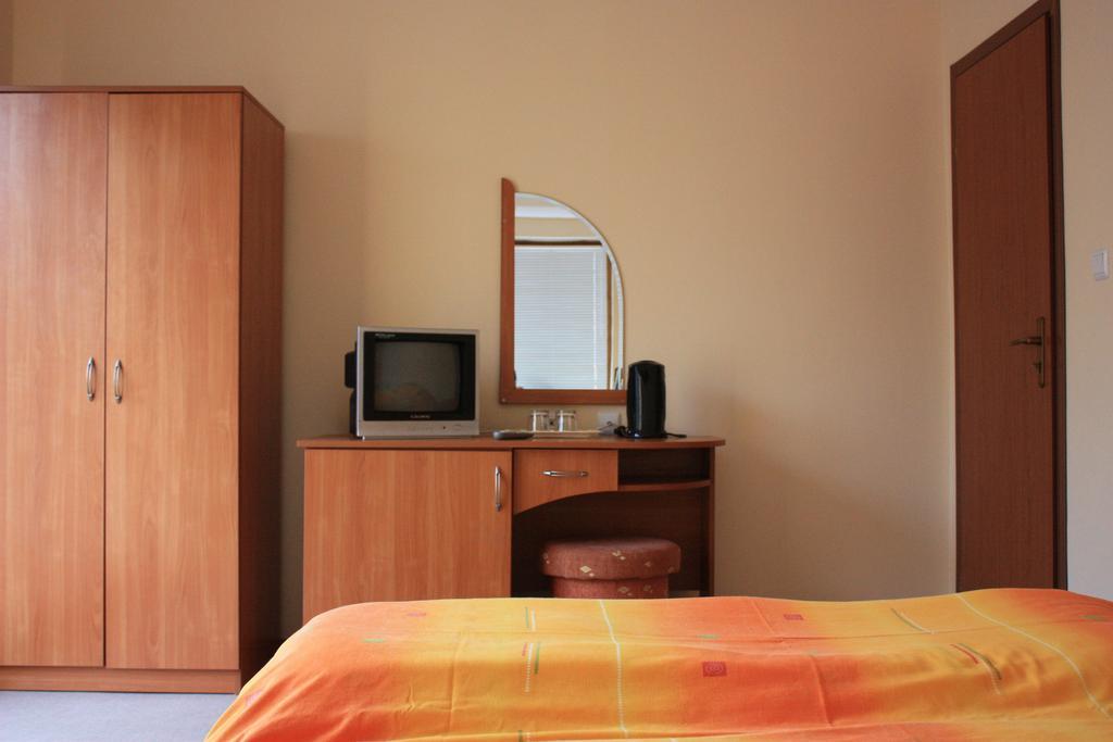 Hotel Milan Primorsko Eksteriør bilde