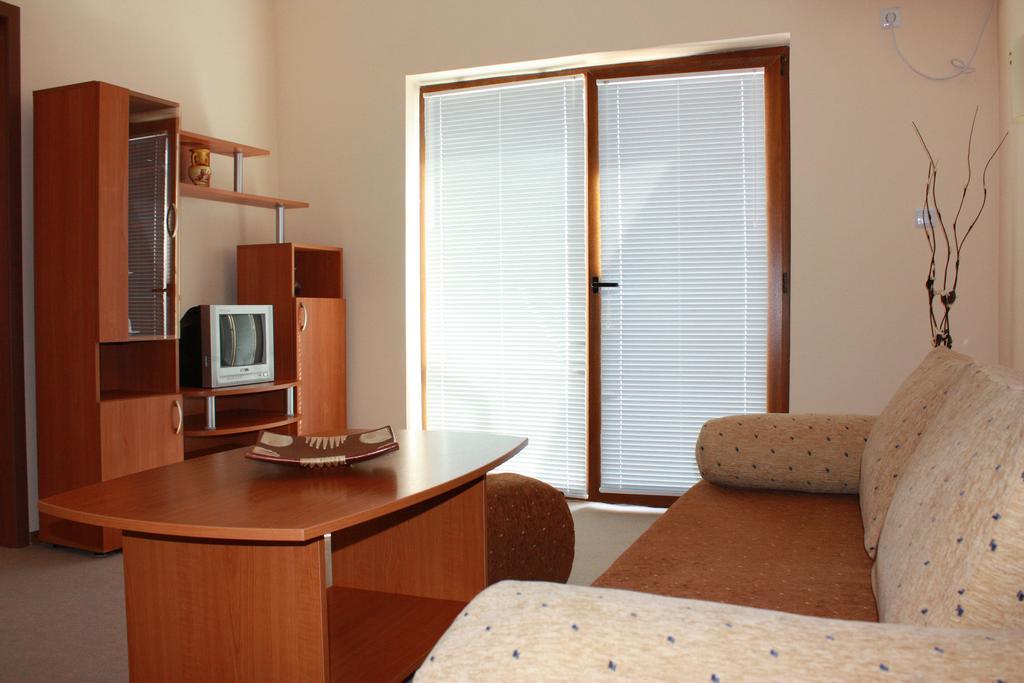 Hotel Milan Primorsko Eksteriør bilde