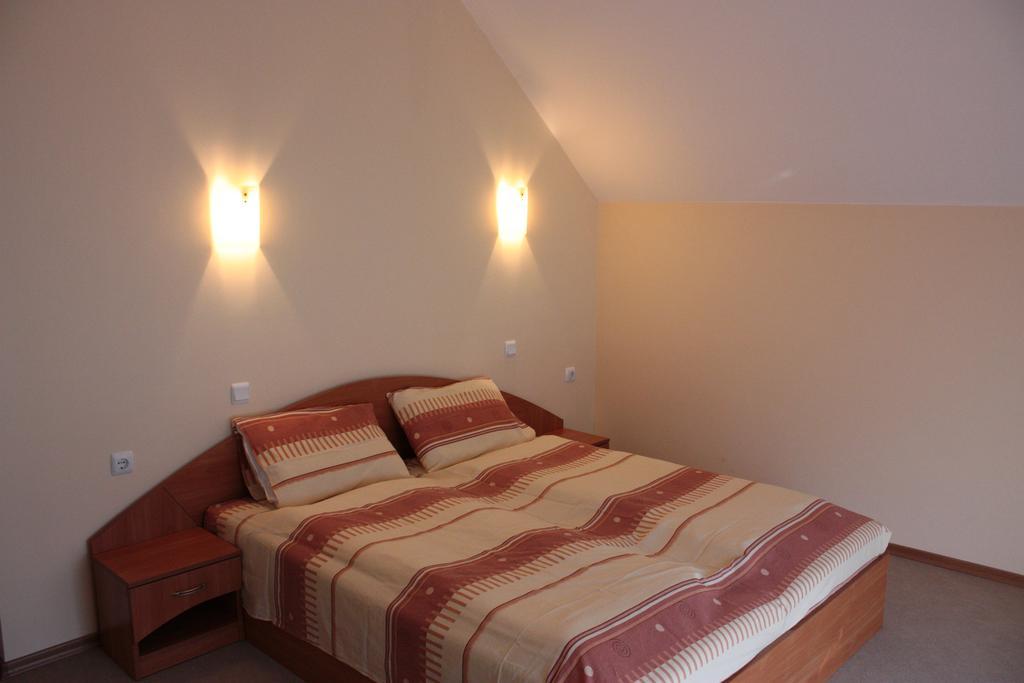 Hotel Milan Primorsko Eksteriør bilde