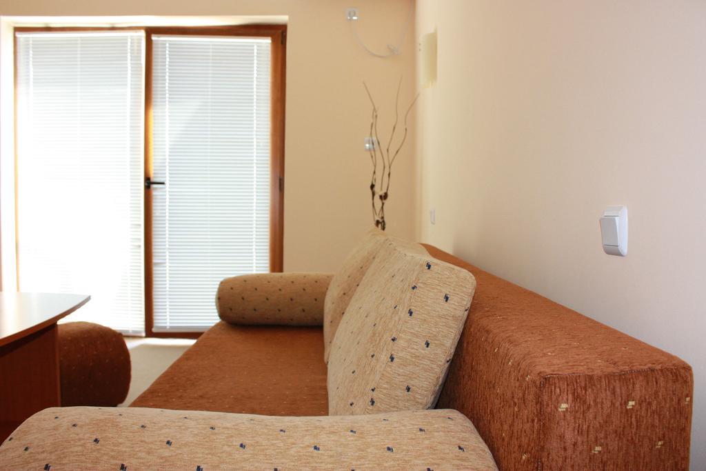 Hotel Milan Primorsko Eksteriør bilde