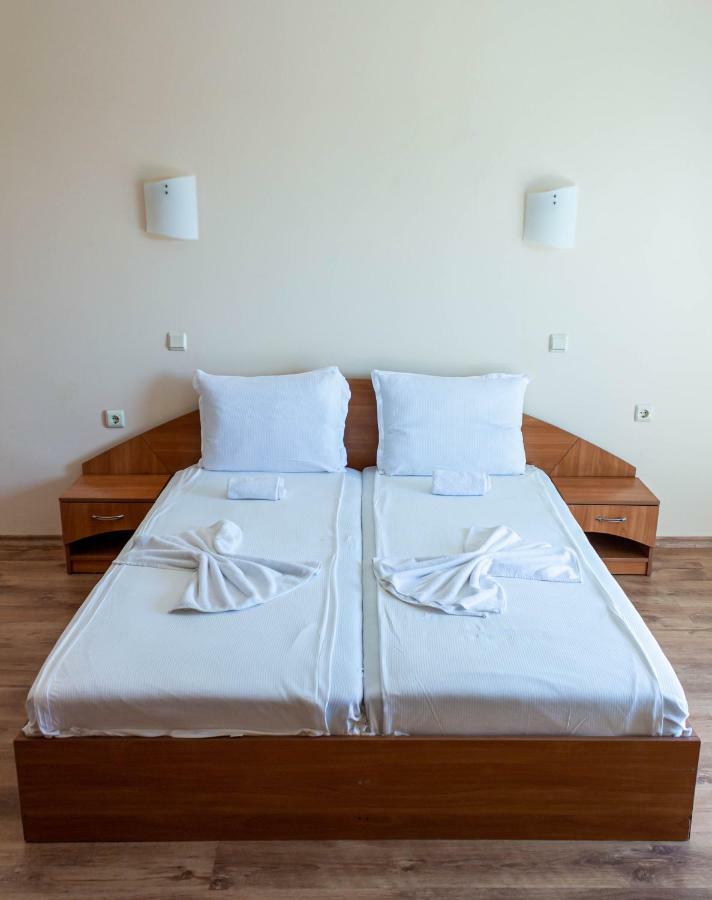 Hotel Milan Primorsko Eksteriør bilde