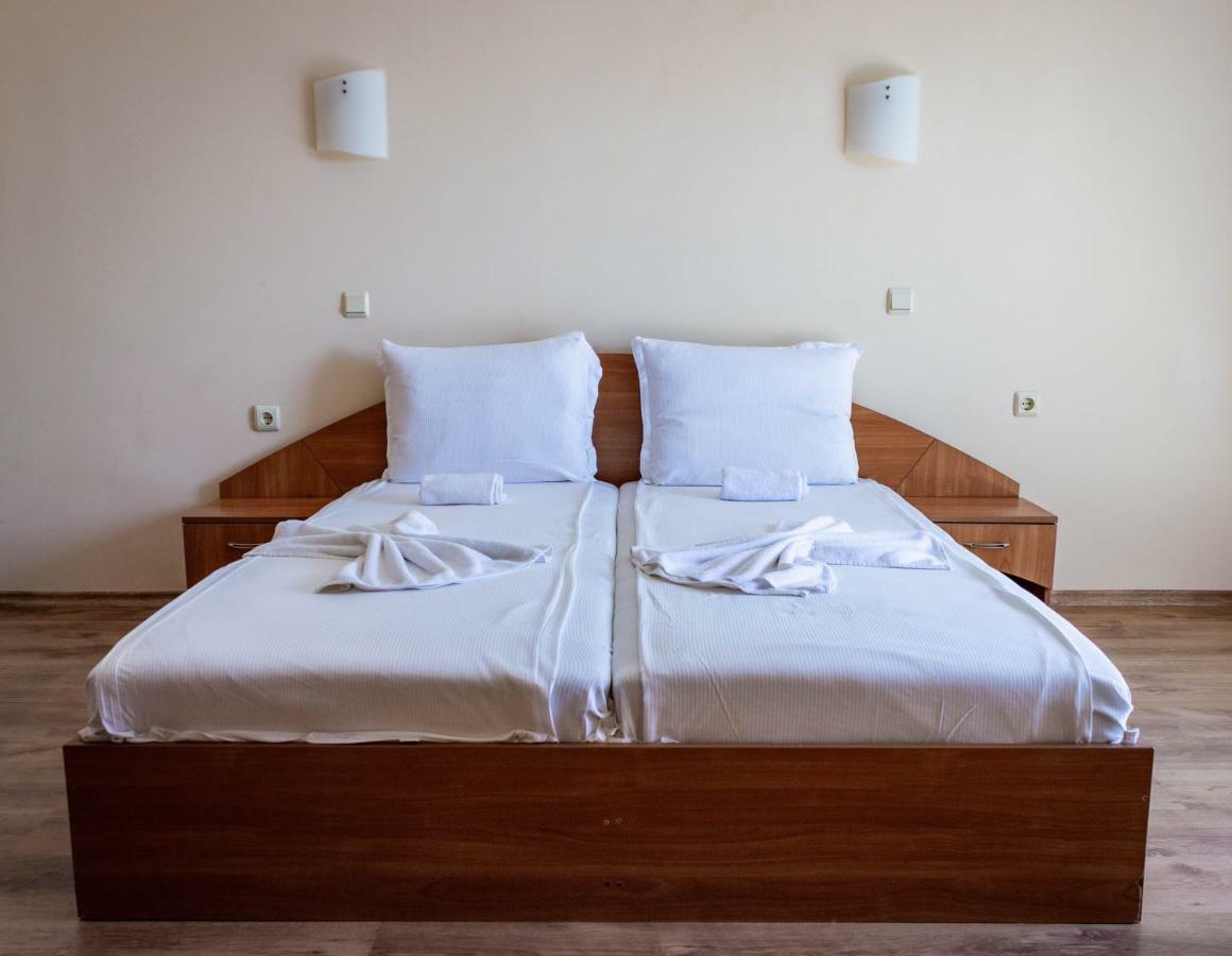 Hotel Milan Primorsko Eksteriør bilde